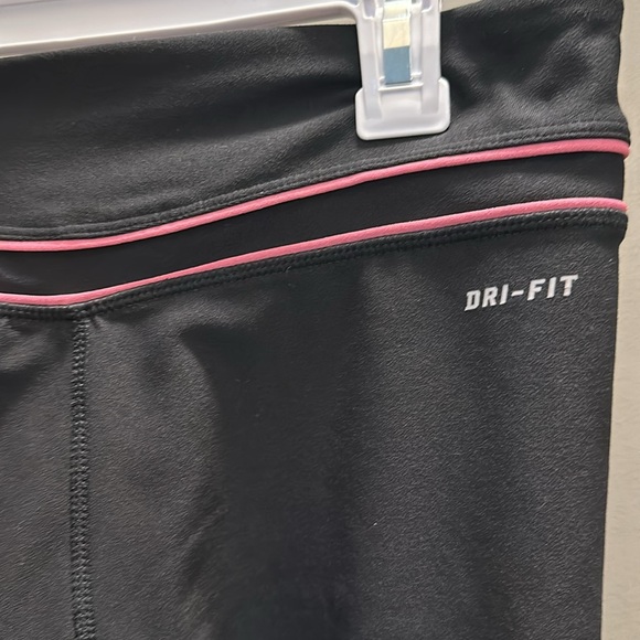 Nike Dri-Fit Size S Black Capris EUC - Picture 4 of 7